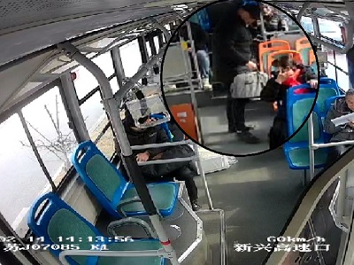 9-刘谷明发现电脑包.jpg